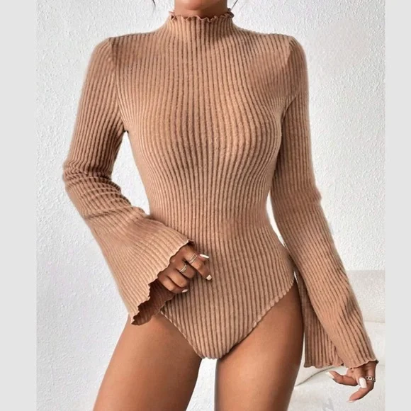 Luxe bell sleeve fitted bodysuit - Picture 9 of 11